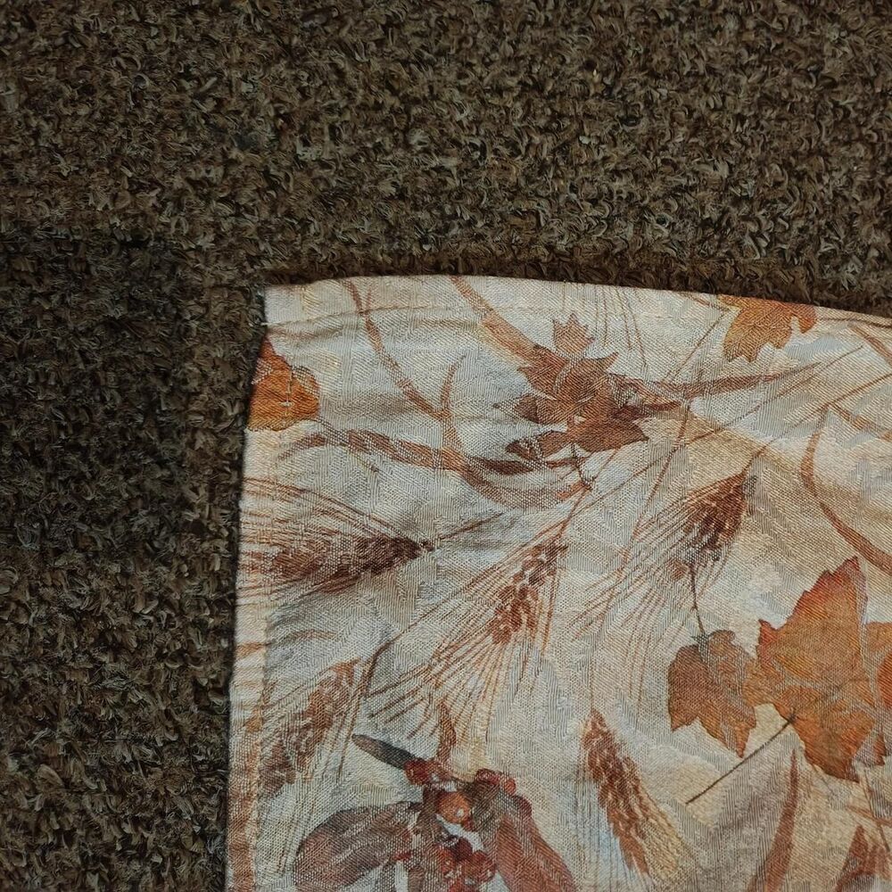 Tablecloth fabric fall leaf pattern - Picture 4 of 6